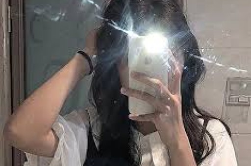 刚爆红就被扒黑料塌房了？